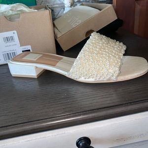 Dolce Vita - Vanilla Halie Pearls Sandals size 9  - never worn